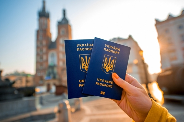 Львів’яни масово виготовляють біометричні закордонні паспорти