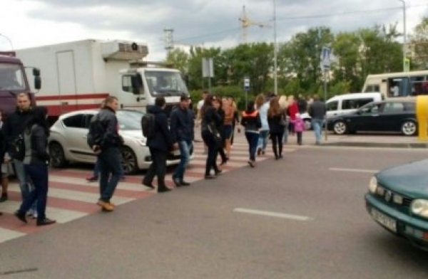 Протестувальники перекрили автодорогу у Львові (Відео)
