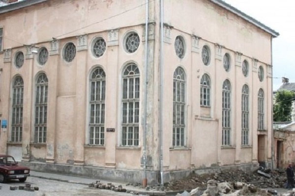 У Львові в синагогу кинули коктейль Молотова