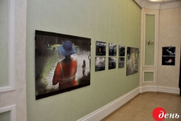 У Львові демонструють фотовиставку Михайла Французова «Анілінова реальність»
