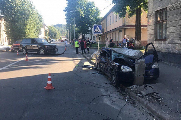 З'явилося відео з місця жахливої аварії у Львові (Відео)