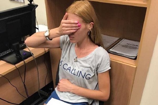 У Львівському аеропорту затримали жінку-сутенера, яка відправляла дівчат у борделі Туреччини