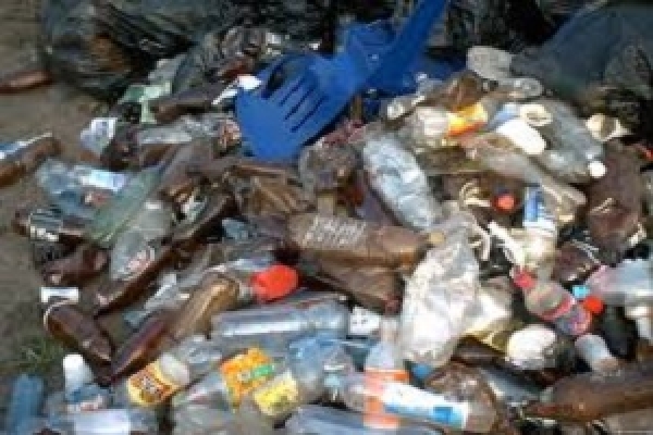 У Дублянах на території школи місцеві влаштували стихійне сміттєзвалище