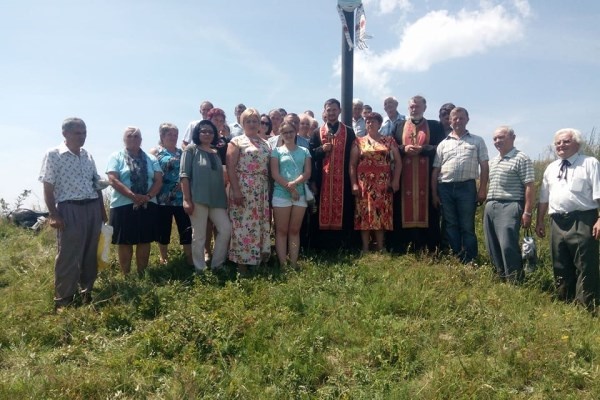 На Львівщині віднайдені могили, освячені хрести