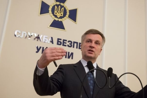 Наливайченко закликав владу забрати зброю у «тітушок», яких звезли на КПП Краківець