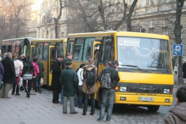 Перевізники вимагають підвищити ціну за проїзд у маршрутках Львова до 7 гривень