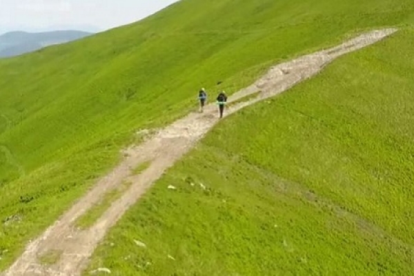 Двоє львів'ян пройшли пішки 900 кілометрів по Україні задля вражень і знайомств (Відео)