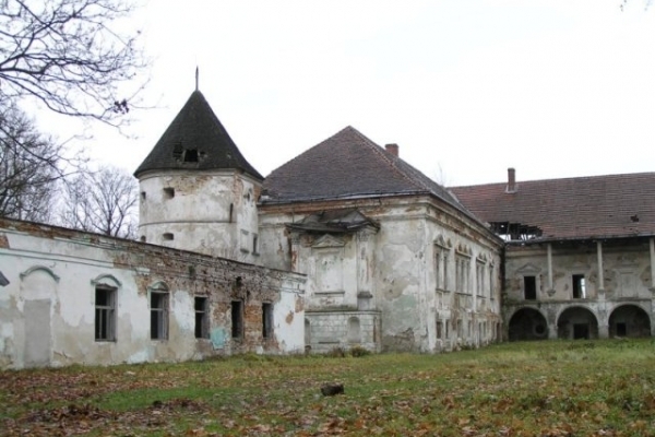 Аварійний замок реставруватимуть на Львівщині