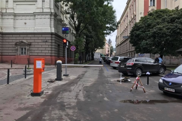 Платний паркінг створили біля ринку «Вернісаж» у Львові