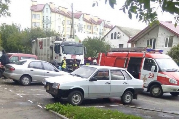Жахлива ДТП у Львові: сміттєвоз переїхав насмерть двох жінок (Фото)