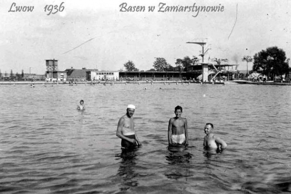 Як львів'яни відпочивали у відкритому басейні 90 років тому (Фото)