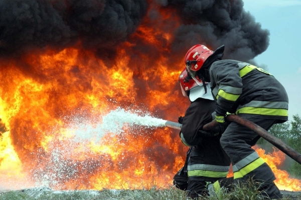 На Львівщині рятувальники ліквідували пожежу у господарській будівлі