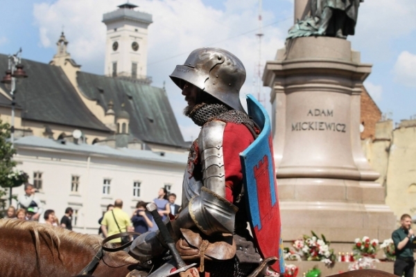 У Львові встановлять тематичні білборди із «лицарями міста» 