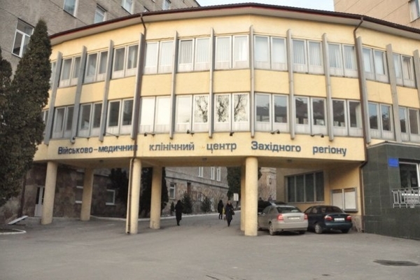 У військовому шпиталі у Львові облаштували подвір’я для потреб бійців