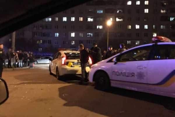 Неспокійна ніч у Львові: масова бійка та розбитий автомобіль