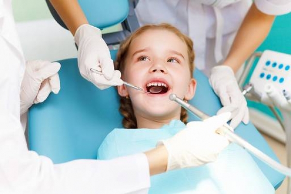 Стоматологічні кабінети у львівських школах діють незаконно