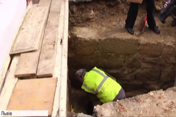 У центрі Львова археологи відкопали унікальну пам'ятку XV століття (Відео)