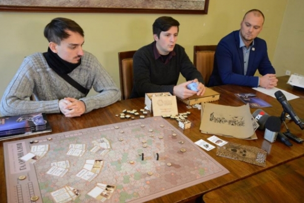 У Львові презентували настільну історичну гру про історію ЗУНР