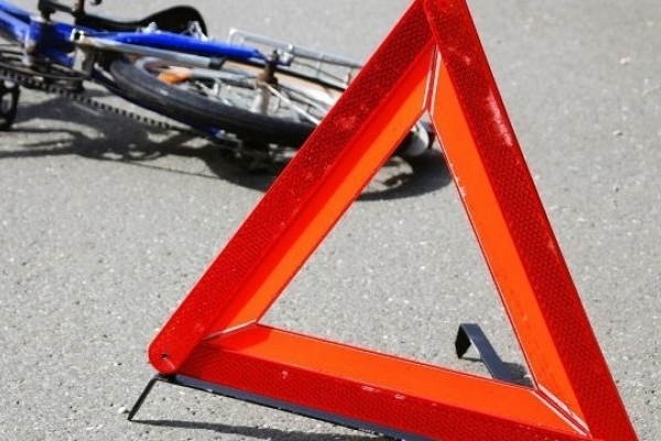 На Золочівщині водій іномарки збив велосипедиста