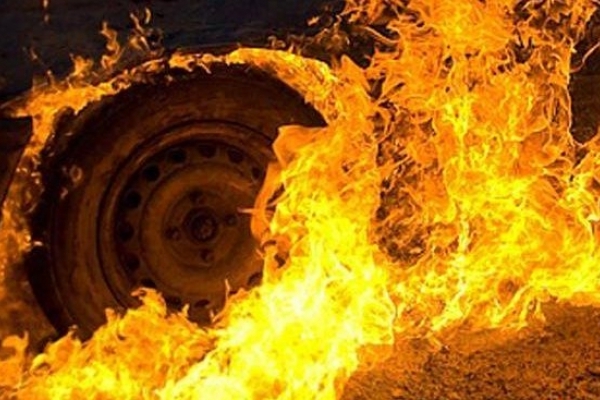 Два автомобілі згоріли на вулиці Дж. Вашингтона у Львові