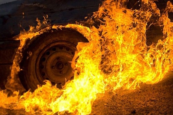 На Львівщині внаслідок пожежі ледь не згорів автобус