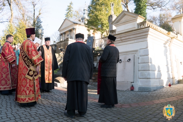 На Личаківському кладовищі освятили таблицю на гробниці Львівської капітули
