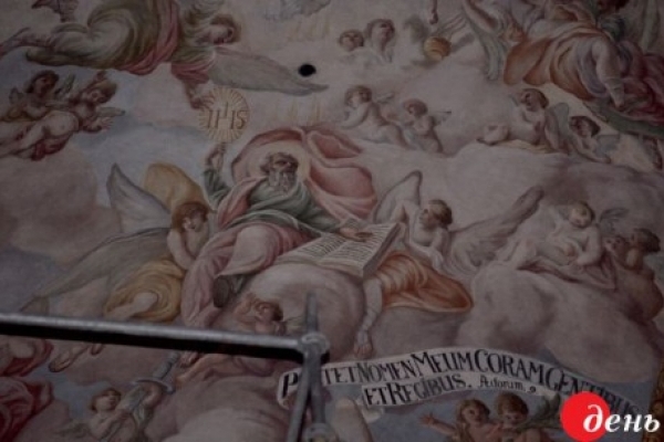 У львівському храмі врятували фрески ХVIII століття