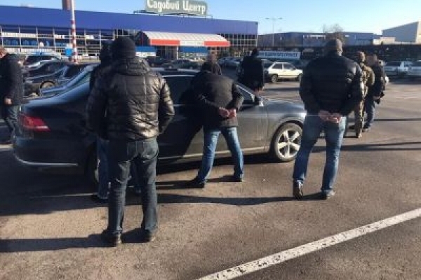 У Львові затримали групу зловмисників, які торгували системами для електронного зламування авто
