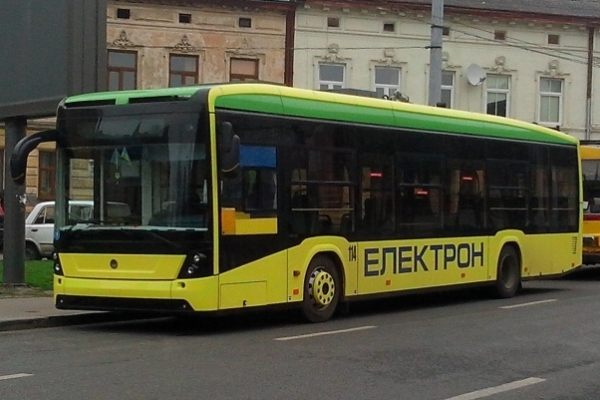Автобус за дев'ять мільйонів гривень курсує вулицями Львова