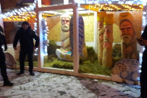 На площі Ринок із шопки вкрали колиску з Ісусом: стали відомі деталі випадку (Фото)
