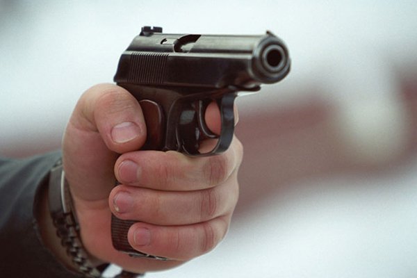 У Львові працівник соцслужби поранив з пістолета батька підшефної дитини