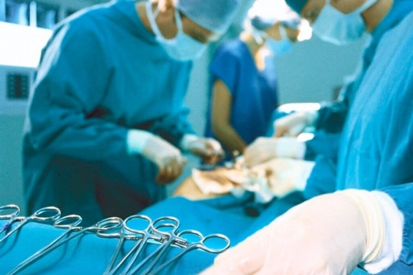 Львівські хірурги майже чотири години рятували руку 5-річному хлопчику