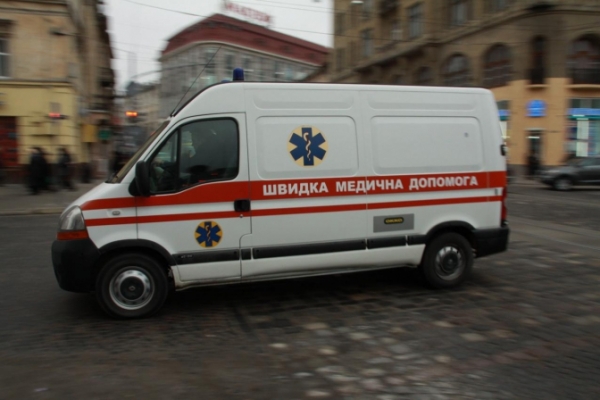 У Львові патрульні врятували 90-річну жінку, яка другий день лежала вдома з інсультом (Відео)