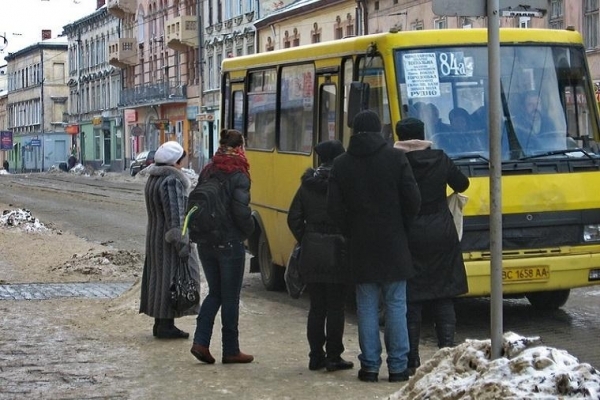 Платний проїзд для пенсіонерів у Львові: міськрада назвала рішення перевізників незаконним