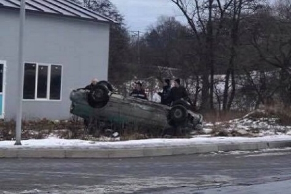 На Львівщині п'яний водій дощенту розніс своє авто (Фото)