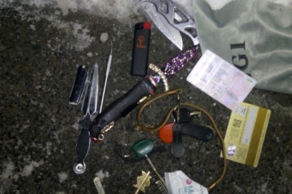 У Львові затримані злодюги, які з електрошокером пограбували жінку