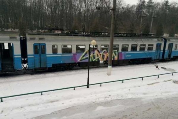 На станції Трускавець уночі вандали розмалювали вагони електропоїзда