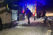 На Львівщині рятувальники витягнули із снігової пастки автобус з дітьми