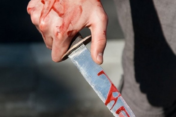 У Львові чоловік встромив ножа у шию 20-річної дівчини