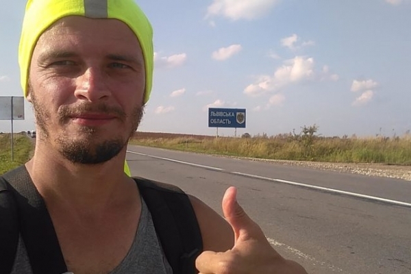 Підприємець з Івано-Франківська за чотири дні пішки дійшов до Львова