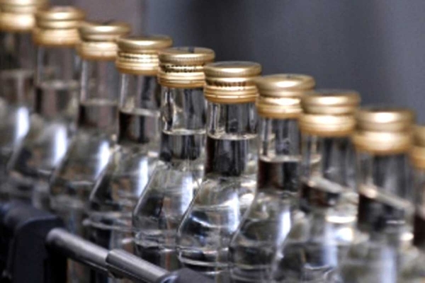 На Львівщині чоловіки заробили близько 1,5 мільйона гривень на фальсифікованому алкоголі