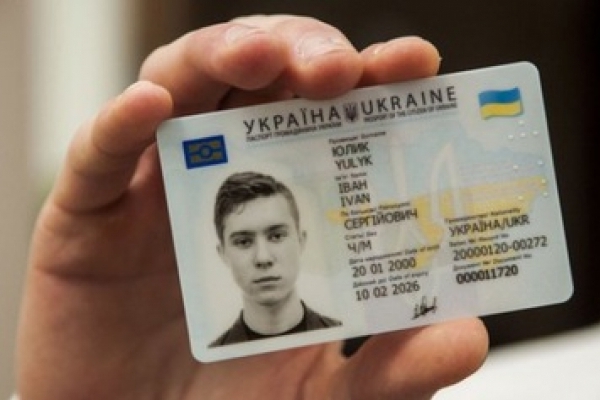 У Львові протягом цього року понад 10 тис осіб замовили паспорти у ЦНАПах