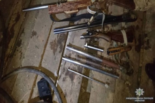 На Львівщині поліцейські знайшли незаконну зброю у будинку пенсіонера