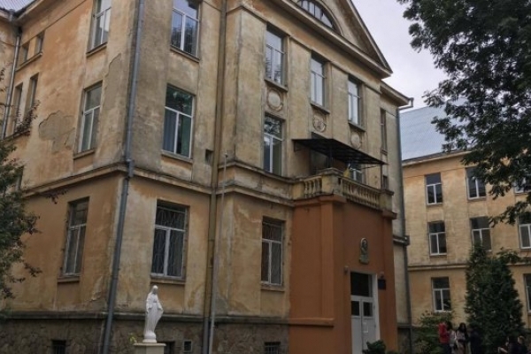 Вчительку зі Львова зобов'язали сплатити ₴300 тис. за смерть 9-річного учня