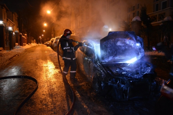 Чиновник мерії Львова підозрює, що авто його дружини підпалили