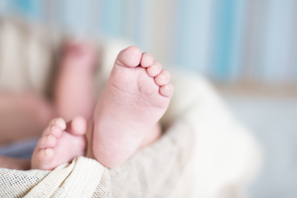 На Львівщині у під’їзді будинку знайшли залишену новонароджену дитину