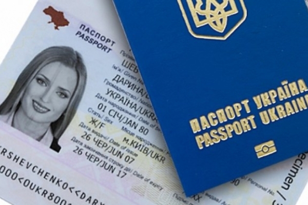 Закордонний паспорт у Львові видають із затримкою до трьох місяців