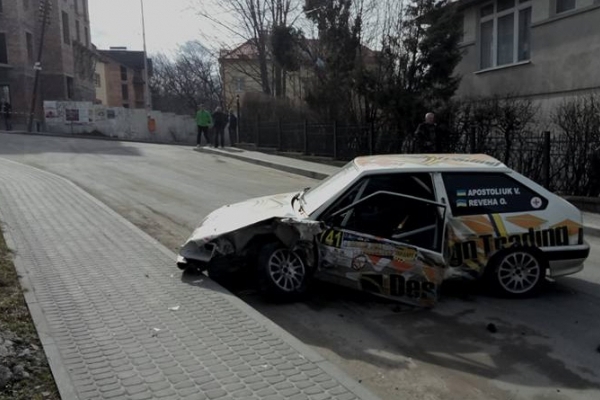 На Львівщині під час перегонів авто учасника збило перехожого (Фото)