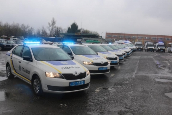 Поліції Львівщини передали нові службові автомобілі