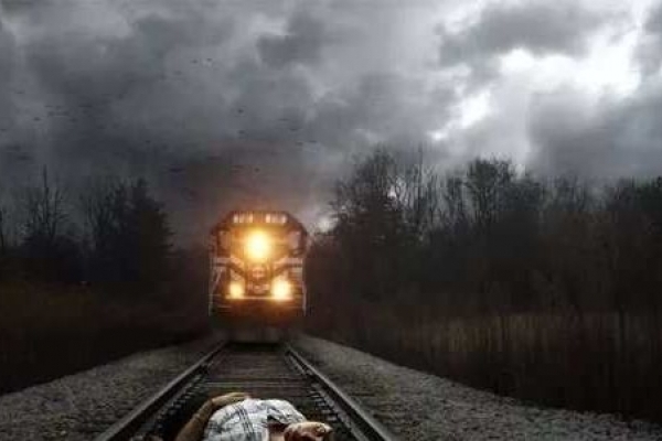 На Львівщині потяг збив жінку. Постраждала загинула